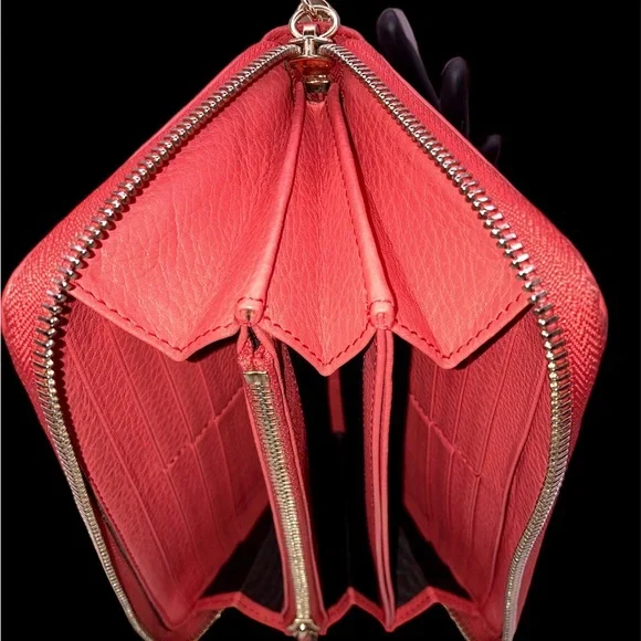 GUCCI Soho GG Zip Around Zippy Wallet. Leather - Picture 8 of 11